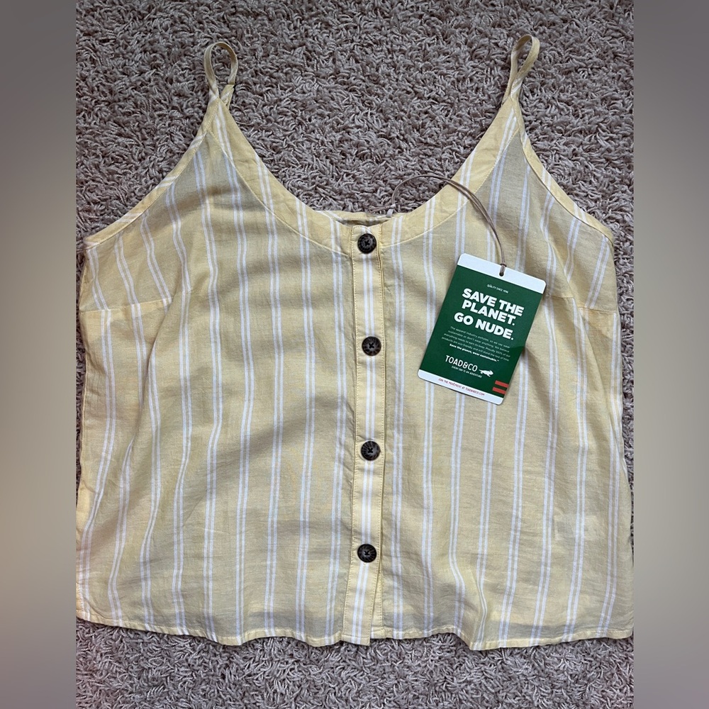 NWT Toad&Co button tank